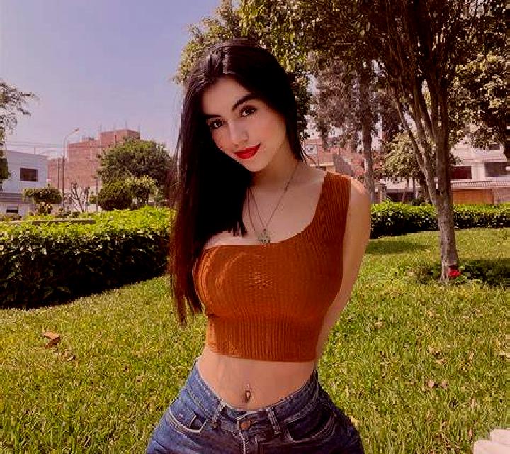 Adriana Langa del Castillo escort