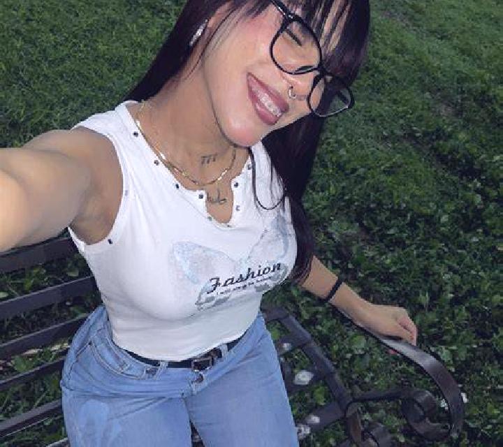 Alba Ager escort