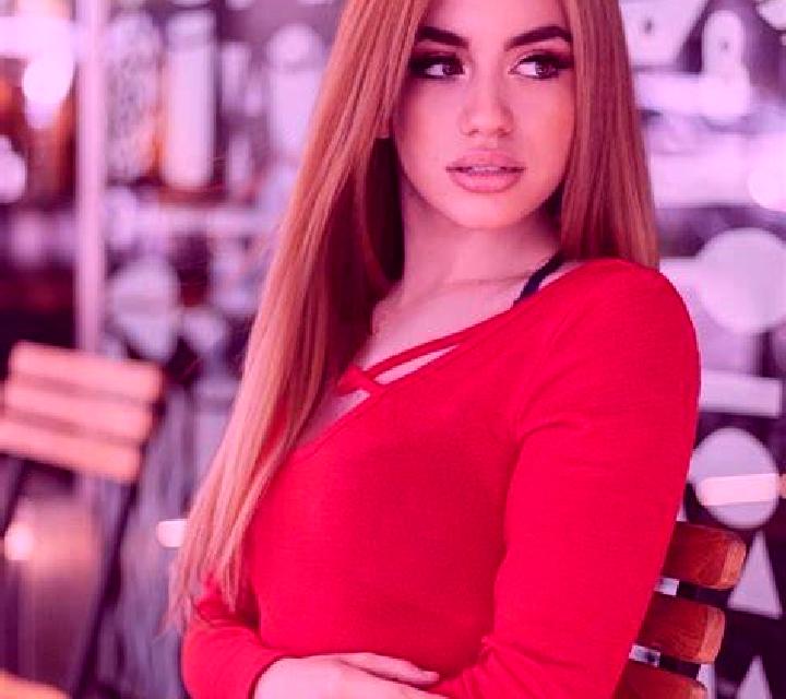 Alba Medrano escort