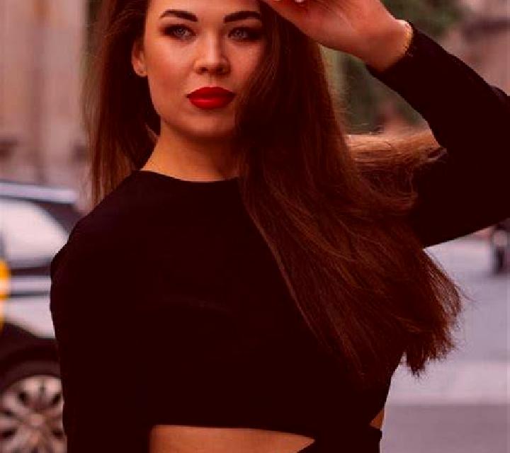 Alba Villar de Fallaves escort
