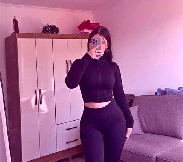 Emilia Llivia escort