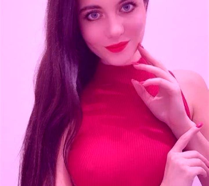 Emilia Lomas escort