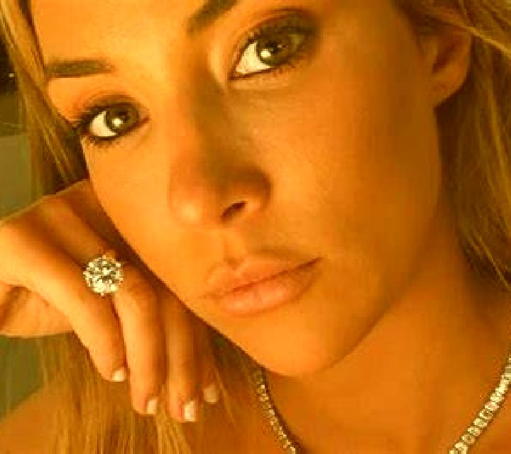 Florencia Mutriku escort