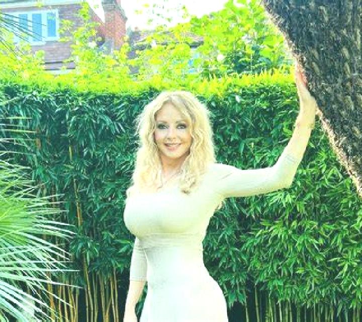 Giulia 2 Llanes escort