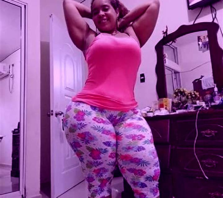 Julia Carboneros escort