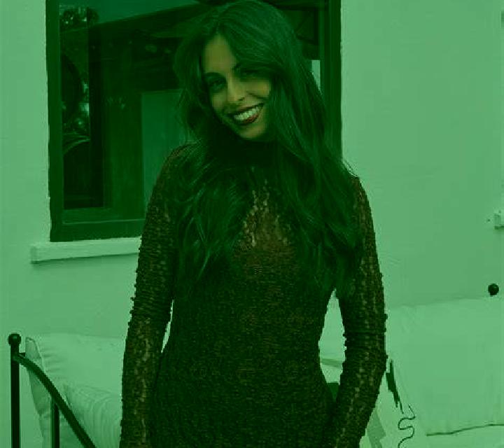 Julia Ribadumia escort