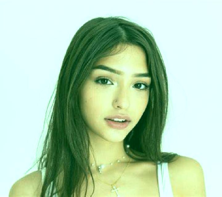 Laia Benuza escort