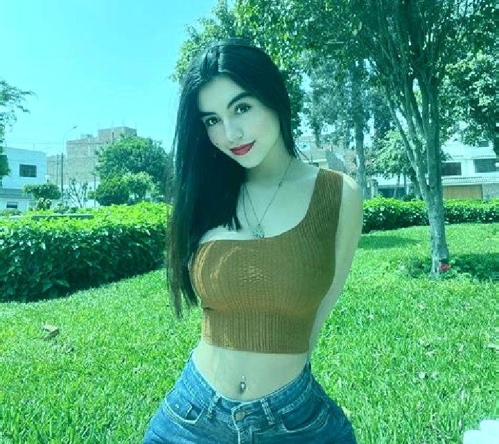 Lola Hellin escort