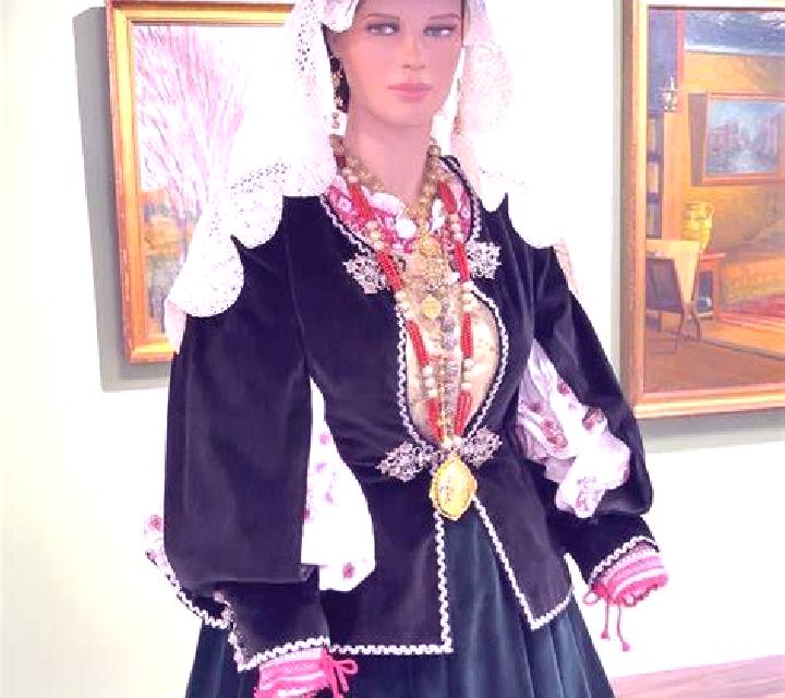 Lucía Puebla de Guzman escort