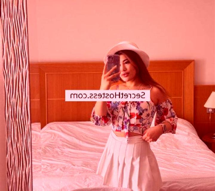 Luna 3 Aleson escort