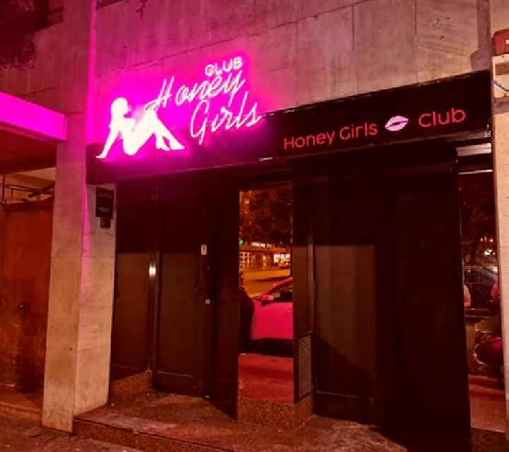 Luna 3 Cabanelles escort