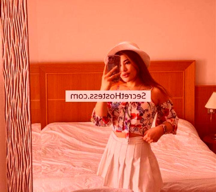 Luna Gascuena de Bornova escort