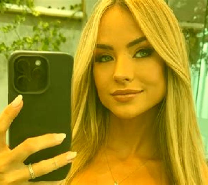 Nadia Avinyonet de Puigventos escort