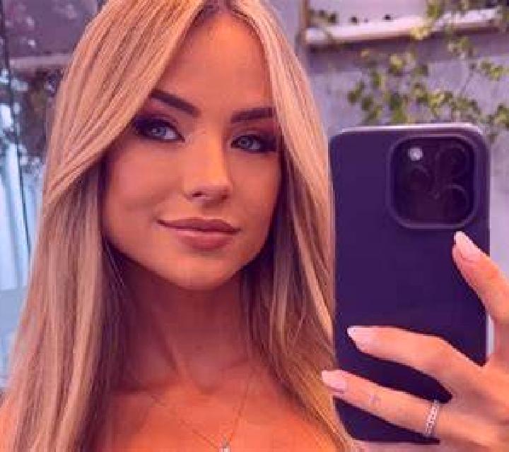 Ángela San Juan de Enova escort