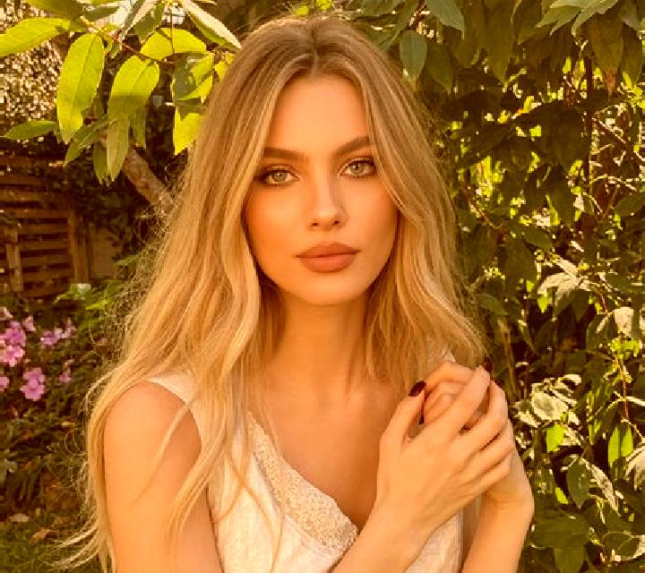 Nora Erla escort