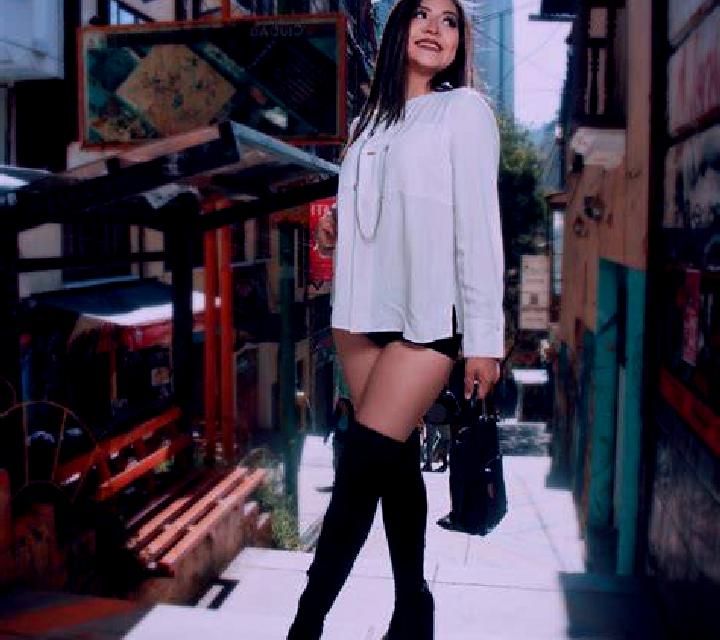 Nora Renera escort