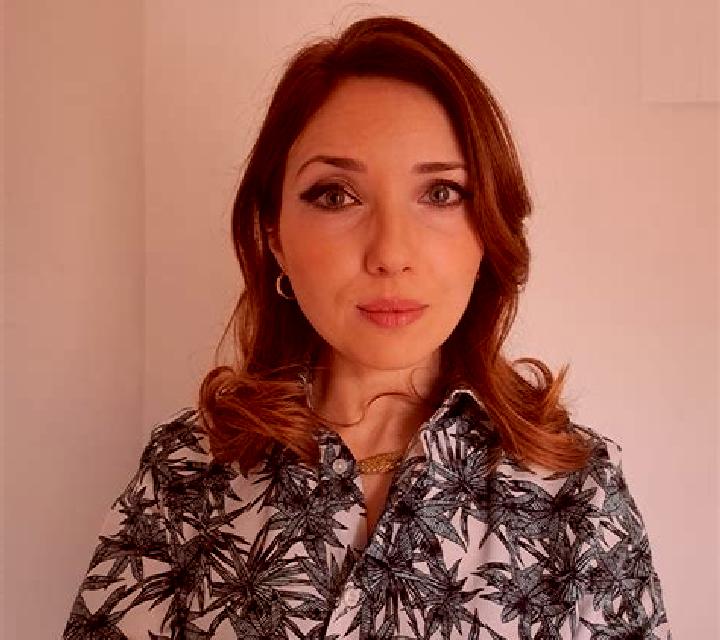 Sara Atajate escort